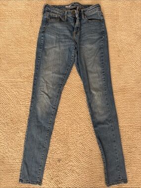 High-Rise Skinny Jeans in Medium Blue